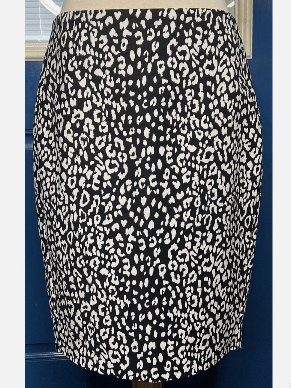 Banana Republic | Black, White Animal Print Pencil Skirt (8)
